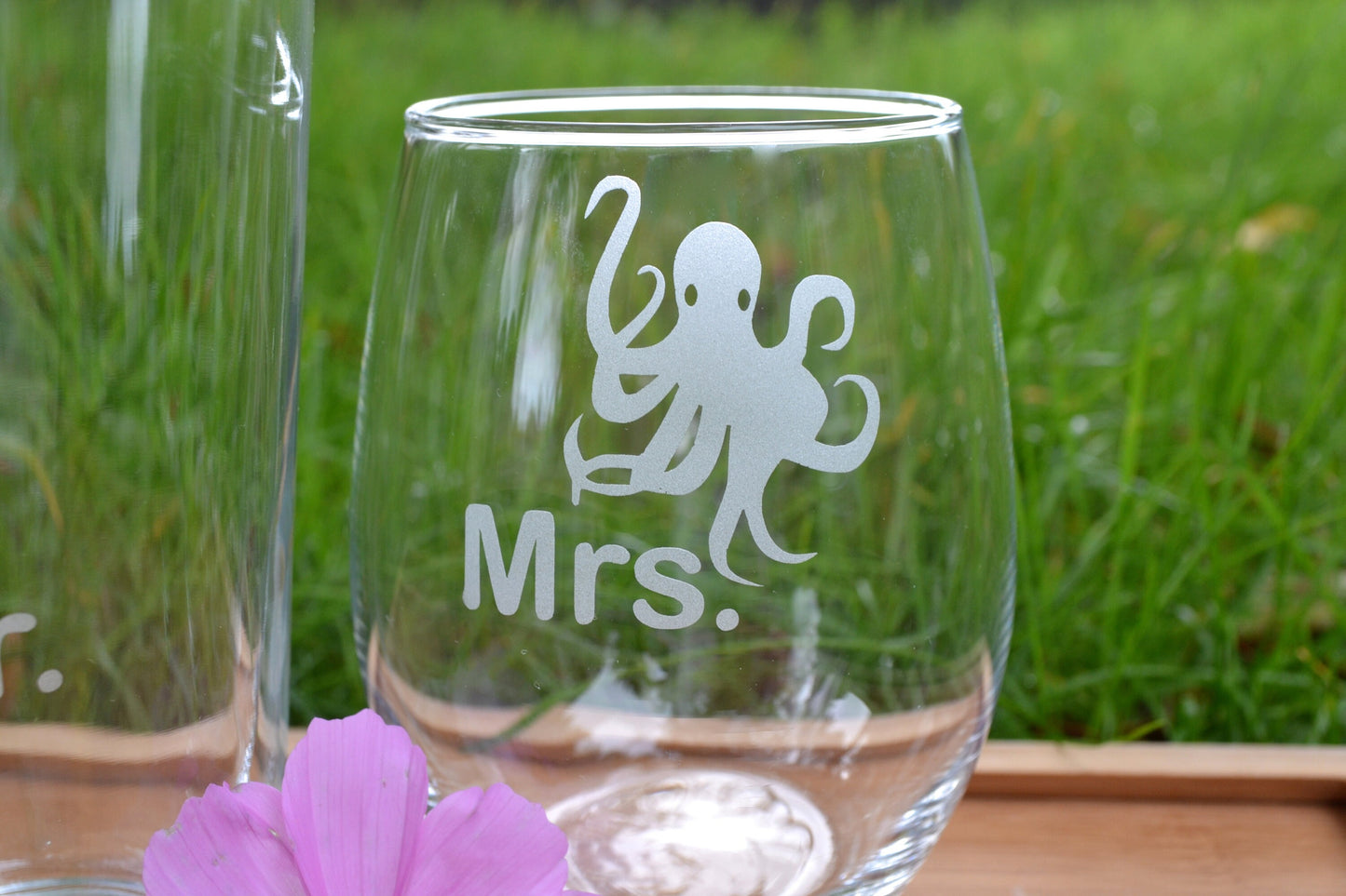 (H) Mr. and Mrs. Glasses, Octopus Glassware Set