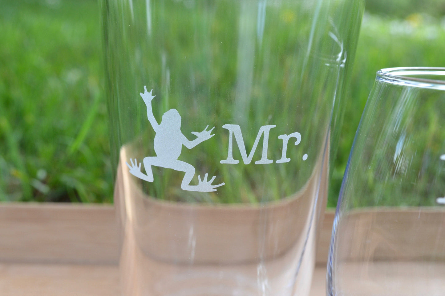 (H) Mr. and Mrs. Glasses, Frog Glassware Set