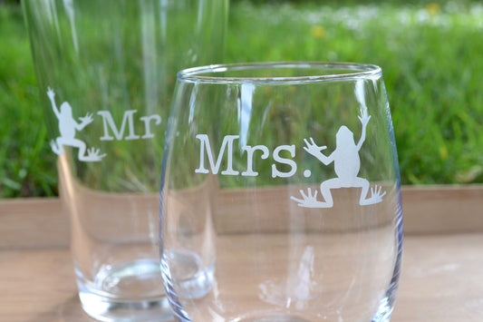 (H) Mr. and Mrs. Glasses, Frog Glassware Set