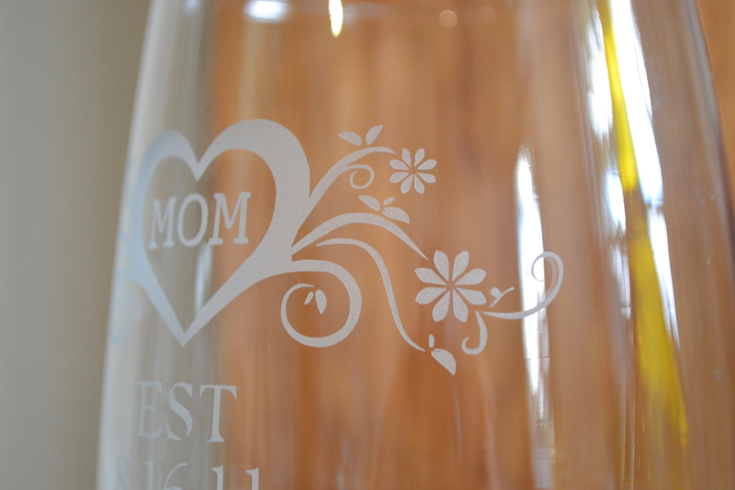 (H) Mom Wine Glass, Personalized Mom Wine Glass