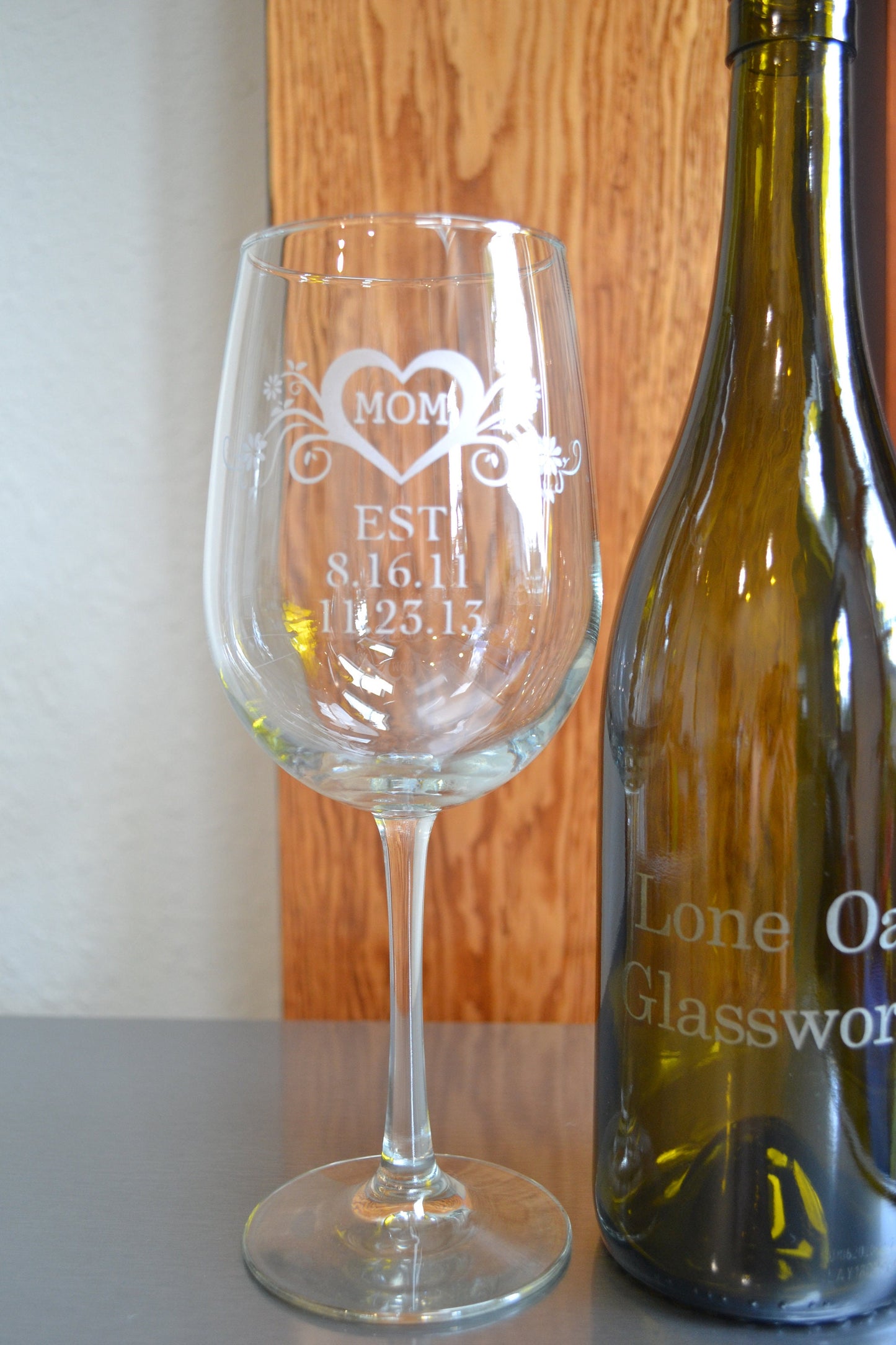 (H) Mom Wine Glass, Personalized Mom Wine Glass